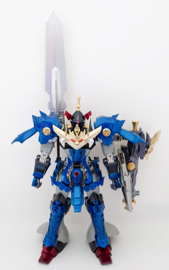 カラーリングは、MGギャン本体は黒や灰色で地味目にして、鎧はギャンのイメージカラーである青に統一して塗装してみました。