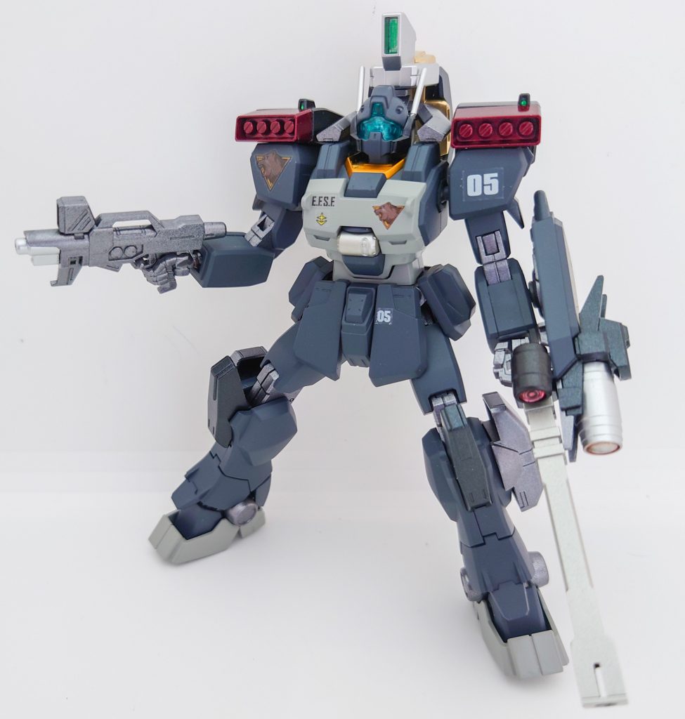 今回も右肩及びフロントアーマーには「アイアングリズリー」小隊のロゴマークであるグリズリーのマークを貼り付けてみました。