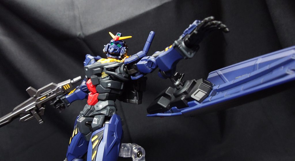 HGGQ4 g-MS-α 赤いガンダム 『第３話 黒いガンダム』–2枚目/制作者：早摘みレモン