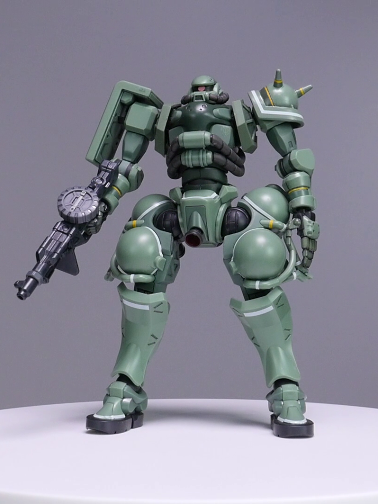 完成しました。スミ入れはスジボリ部分だけでなく、奥まった部分にもぼかして入れて立体感を強調してみました。曲面のパーツは半ツヤ、フラットで角張ったパーツはツヤ消しをトップコートで吹きました。膝になにもないのが寂しかったので、シールの白の余った部分を切り取って貼ってます😝