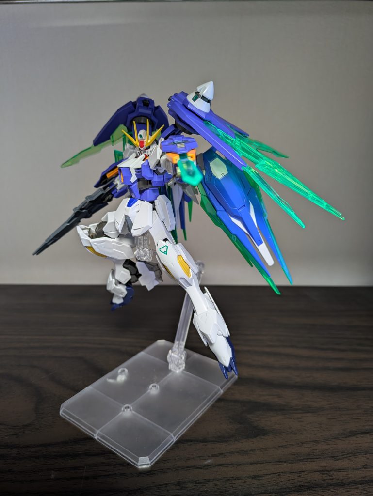 GNブレイサーシールドとして使用でき、GN粒子で刃を形成することで格闘武装になる複合兵装。フルドライヴガンダムリベルタスのときと見た目は同じだが、Iフィールド発生装置が取り付けられている。