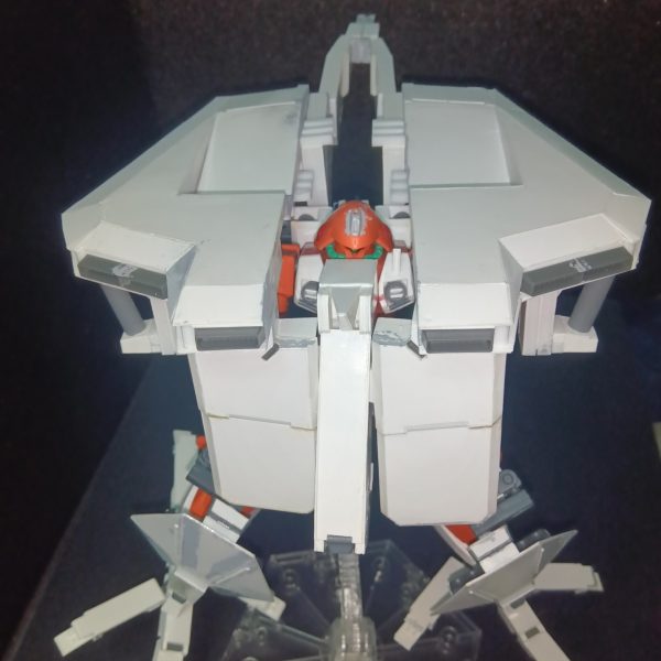全体像見えて来ました！資料のバックショットを真似てMS形態では、テール部品は2段階に折り畳みます。MA形態の頭周りの空白は、シールドのカバー箇所=シールドながーーい(looong)（3枚目）