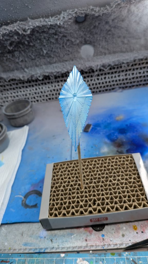 ビームシールドはなかなかいい感じに塗装できたんだけど 今回出番無しでした🫣デスティニー作ってる時に ガンダムSEEDとSEED DESTINYのスペシャルエディションながら見してたんだけど やっぱりフリーダムの登場シーンは何回見てもかっこいい TM Revolutionのミーティアのイントロ流れた時の鳥肌半端ない🎶ってことでね👇️