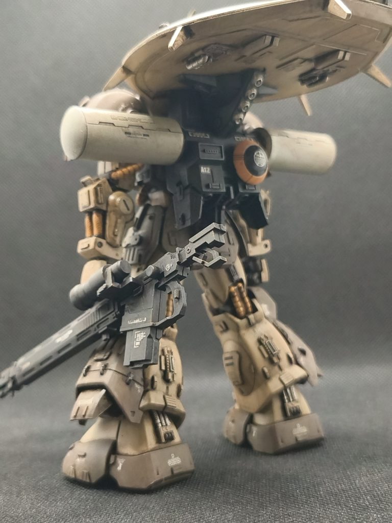 レドーム下はあっさりめ写真撮ってから気づきましたが、モノアイレール塗り忘れました💦