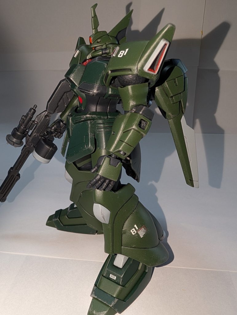 横から。ライフルは小改造、腕側面にポリキャップ仕込んでシールド保持。