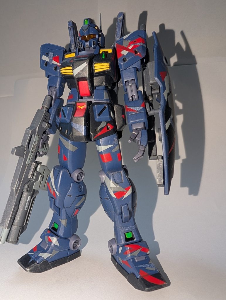 オマケのロボット魂ジムクウェル。ライフル、バックパックはＧＦＦのマーク2から塗装は余ったスプレー利用でマスキングして塗りました。センスは無いけどマスキング頑張りましたw。足の付け根の関節両足とも折れてたのでプラモの足関節のポリキャップ無理くり仕込みました。