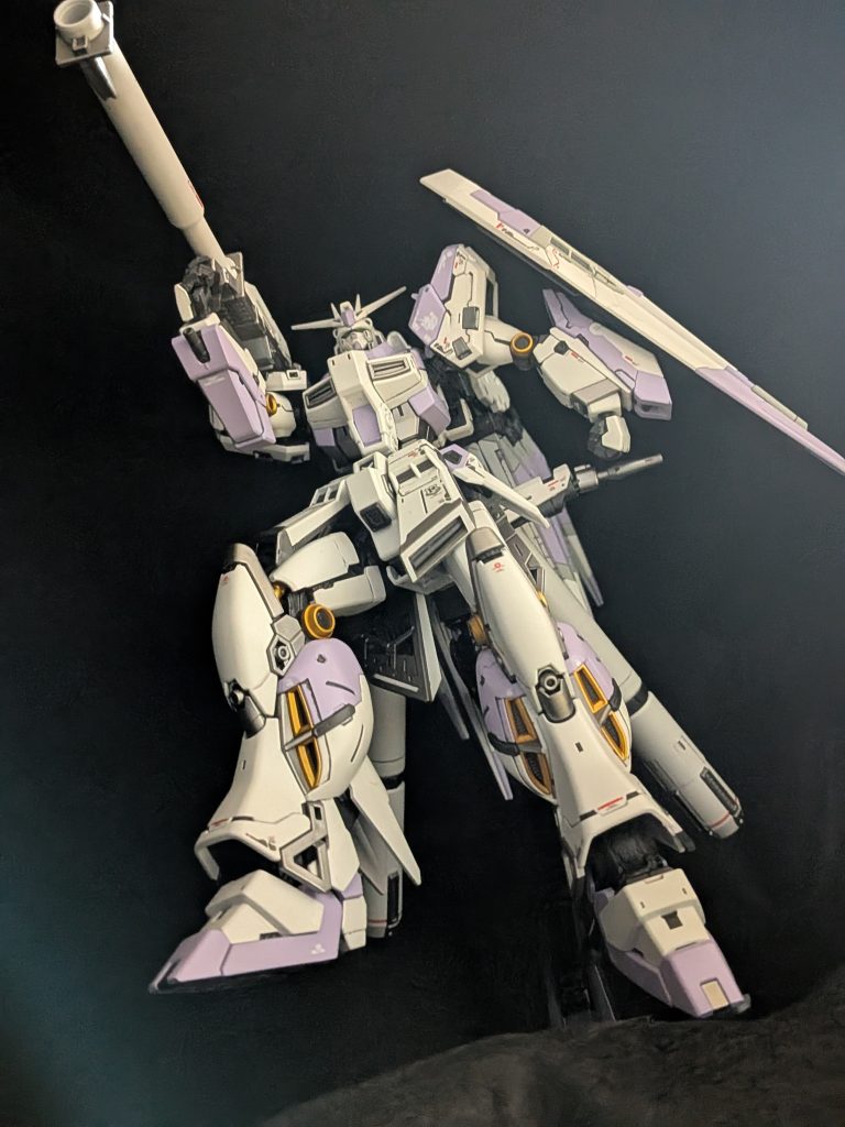 RG Hi-νガンダム–3枚目/制作者：MSM-04