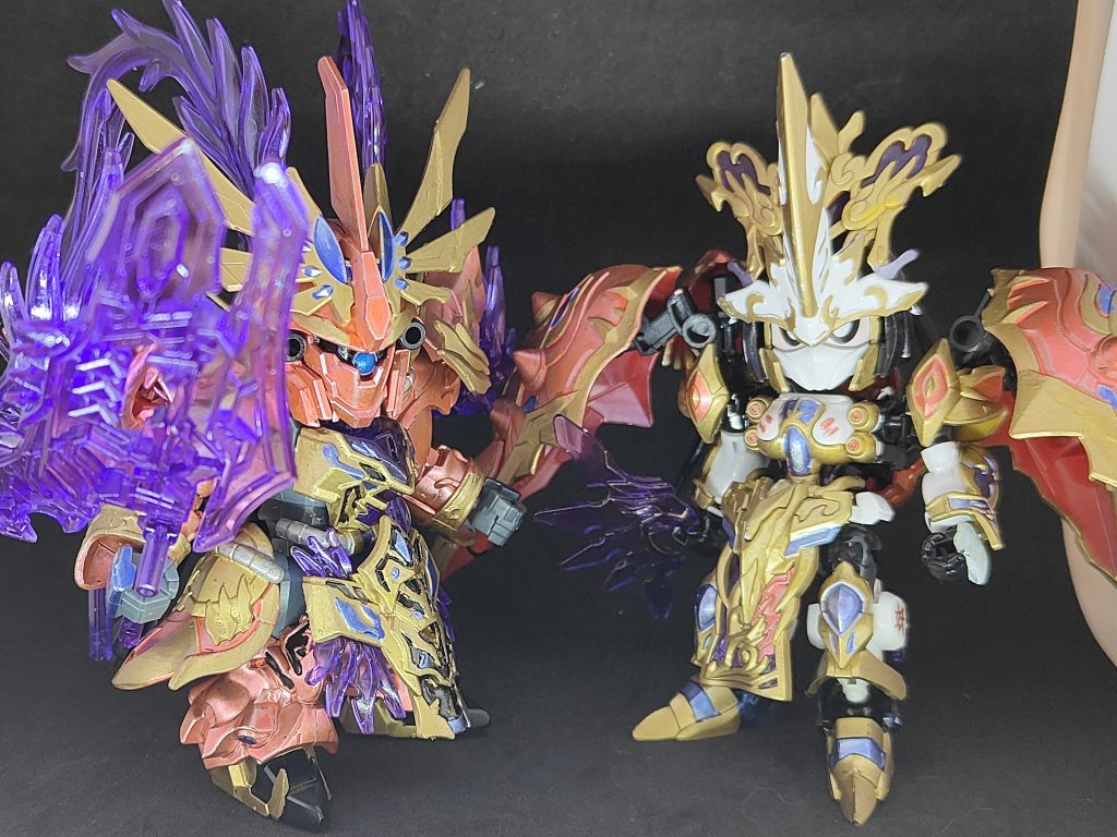 ２体ともに塗装が楽しく出来ました。今度は筆塗りも合わせて挑戦したい。マーカーでの全塗装は疲れるし、塗りむらが…