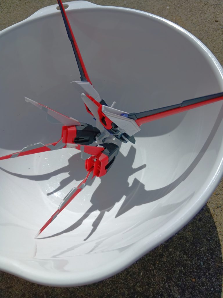 塗装前、作成中画像は作成中投稿に少しあります自分なりにはギミックが再現できたと思い満足です、塗りが壊滅的ですが パック3つ出来上がったので、パーフェクトにしようとしたら、ジョ、ジョイントが02についていた?捜索中のため、見つかったらパーフェクトを投稿しようと思います…部品注文するか当初の予定では、パーフェクトストライクを完成させて再度引退予定だったんですが、GUNSTAに出会ってしまい、辞められそうにありません😅最後までお付き合い頂き、ありがとうございますm(__)m