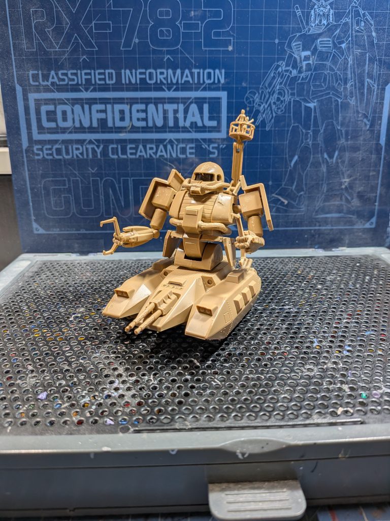 塗装前のザクタンク既に作ってあるので、ここから少しバラしながら塗装しましたこのバラすのが意外と難しいのよね