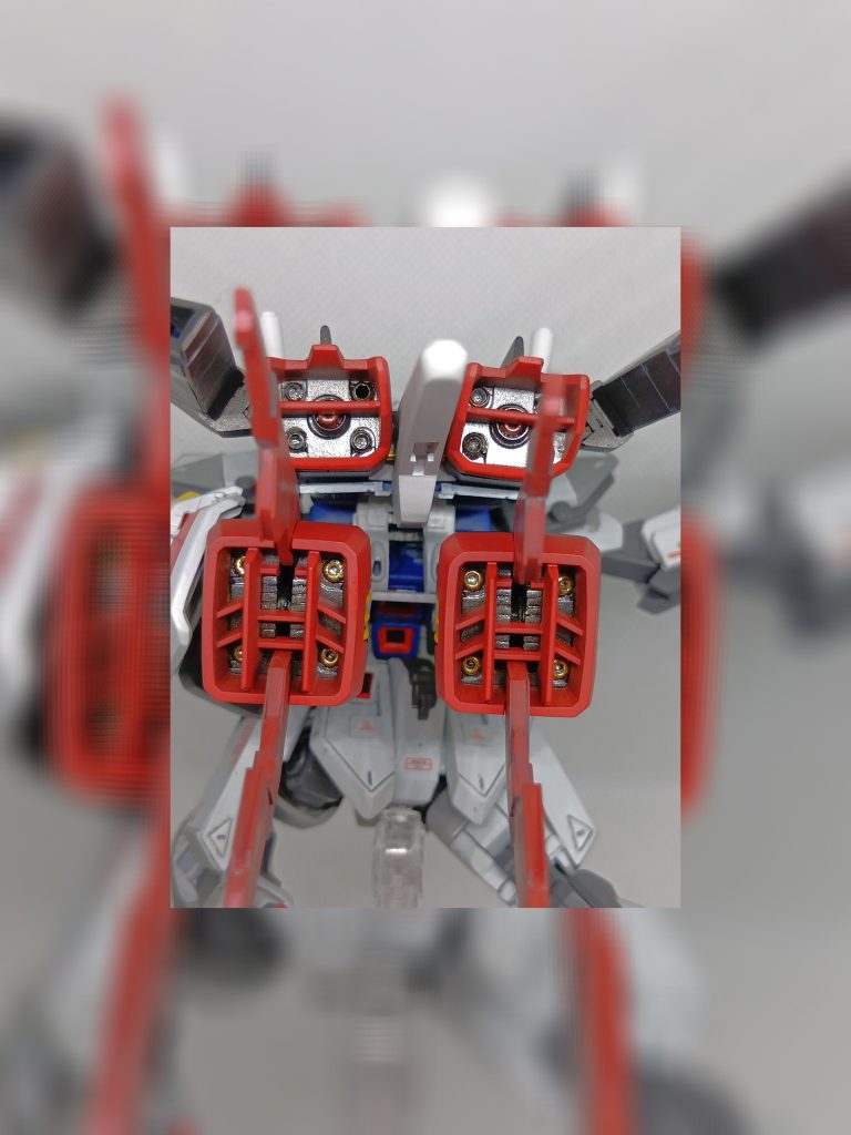 バーニア?スラスター?の内部は初めて100均ビーズでデコレートなかなかカッコいいです