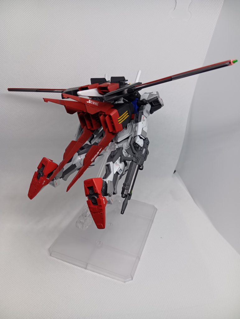 今日、色を塗ろうとしたら、黒を買ってないことに気づき、近い色を探すとティターンズブルーの濃いほうがあったため、「全ての色を混ぜると黒になる」という迷信?に従い、ティターンズブルーに赤や青、マホガニー、色々なグレーの上澄みを混ぜたところ、ドブのような色が出来上がったので塗っちゃっいましたまさか黒を調色するとは😅結果、なんかいい色になったかも!?