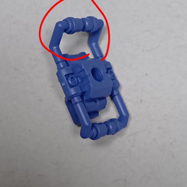 完成品の後の制作投稿ですいません悩んで色々試して、加工も楽で、強度も出たので、同じような改造で悩んでいる方の参考になればいいなと思います今回、羽の可動には30MMのCジョイント？を使用しましたCジョイントは叩き売りで買った戦車みたいな奴の2枚目の写真の部品の部分ここは、他の場所の物(棒が短いので付近一帯を切り出して整形しないともろくなる)と違いやや長い棒状なので、切り出しが楽で、付けたい場所に穴を開け、差し込んで接着した後、はみ出た余分な部分をカットすれば移植できます私は箱組みに３ミリ穴を空けましたが、ジョイントの段差部分をヤスリで削って入れました結構簡単で頑丈です他のキットを犠牲にしているので、おすすめできませんし、需要もないかもですが、私はまたやろうと思えたので、誰かの選択肢の一つとなれば幸いです受けはガッチリ真鍮線で付けてます😅どこかから、薄めの棒状Cジョイントを販売して欲しい（2枚目）