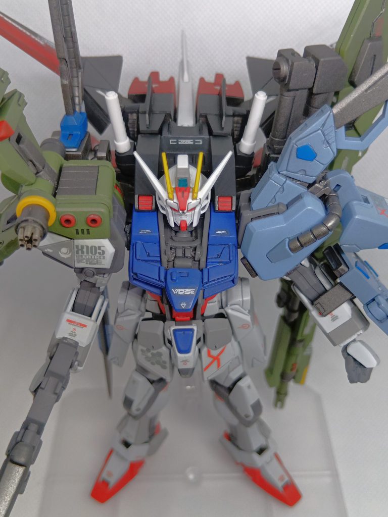 ランナーに付いたままのジョイントを発見、救出し、1年越しで何とかパーフェクトに😅そろそろオプションは辞め、積みの中から大きい物を作りたいのですが、まだガンバレルも買ってある…この勢いで完成させたい…が、ガンバレルにはヘンテコプランが…最後までお付き合い頂きありがとうございますm(__)m