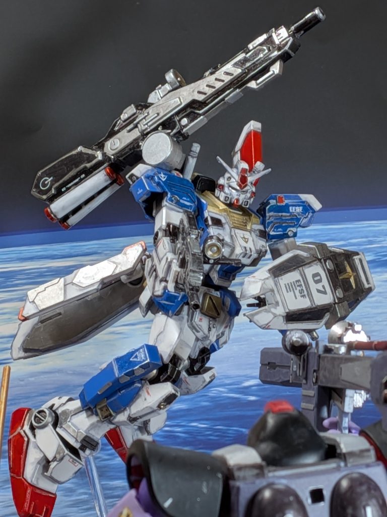 アピールショット3枚目の加工なしバージョン台座を消して、横にぼかしを入れました消しゴムマジックを使うと作品が歪んじゃう事があるので、なるべく台座を映さないようにしてます