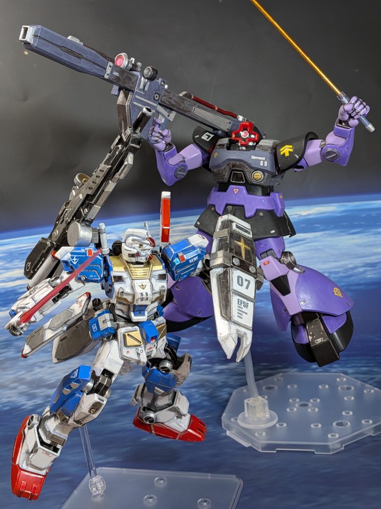 アピールショット４枚目の加工なしバージョンこちらも台座を消して、放射線状のぼかしを入れて斬撃のステッカーを貼りましたこちらも歪まないように、台座をキットで隠すようなポージングにしてますね