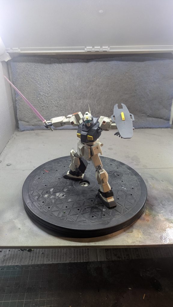 ビームサーベルを構えて