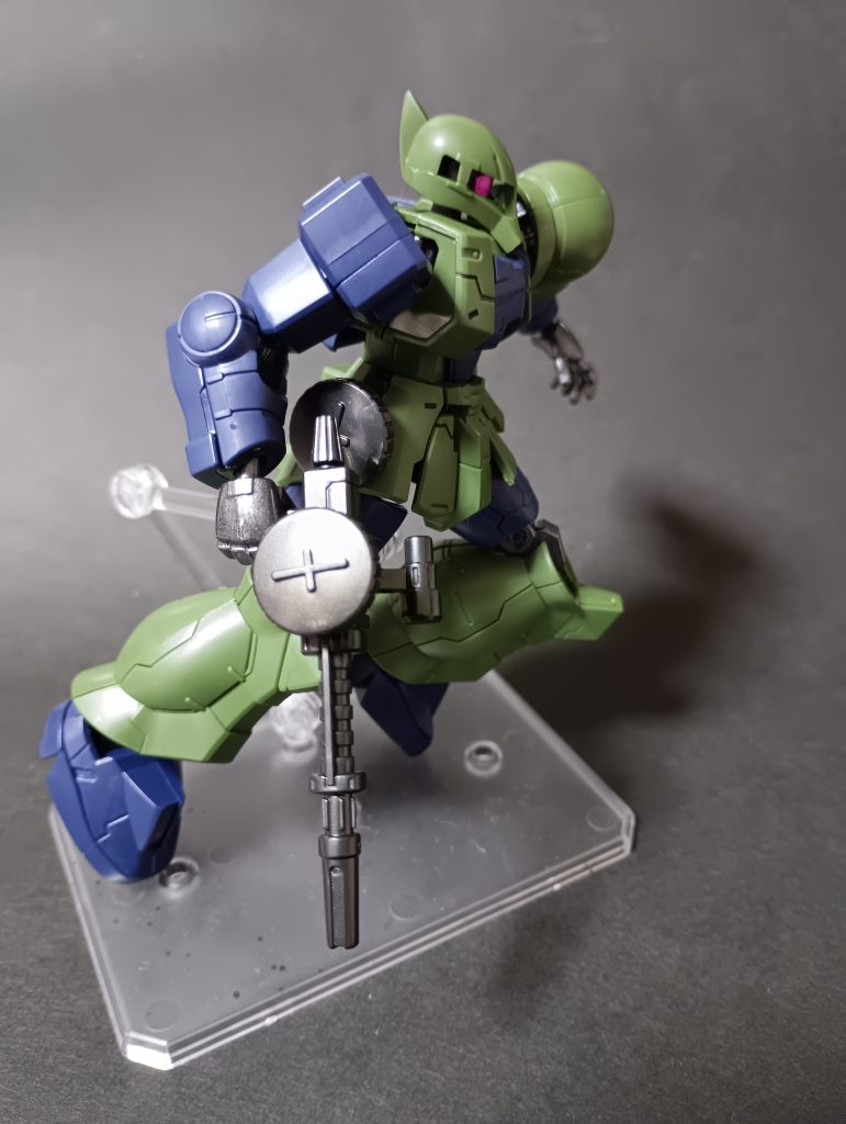 続いてザクマシンガン！マガジンは腰につけられますよ！