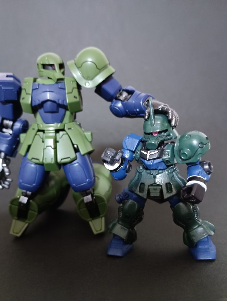 最後に頭なでなでで〆！いかがでしたでしょうか！自分はなんかほっこりしました…笑かわいくていいですね…肝心のモビルスーツアンサンブル本体は、色分けも結構されていて、中々の出来になっていました！やっぱりモビルスーツアンサンブルを塗るのは楽しいですね…！皆さんも是非モビルスーツアンサンブルを塗装してみてください！最後までご覧いただきありがとうございました！では👋