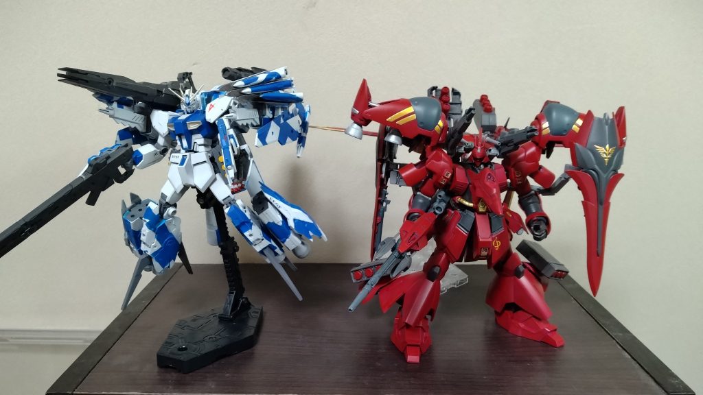 ようやく以前に作製した可変型νガンダムと２ショットが撮れました。我ながらどれもカッコいいです😀