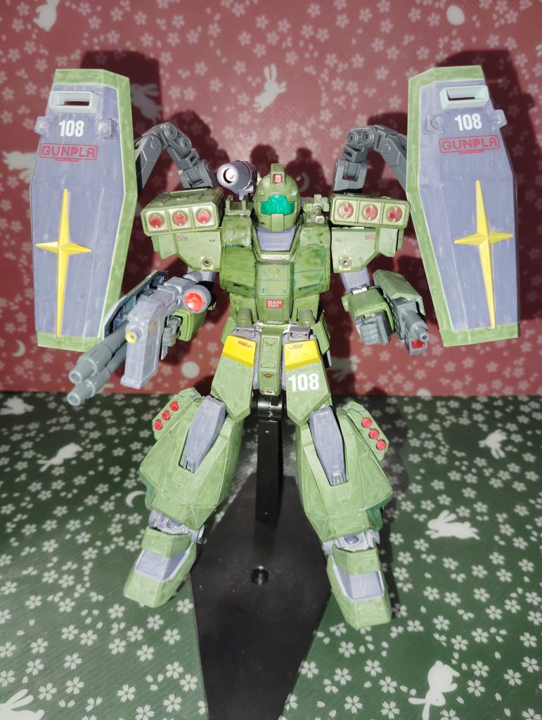 今回は武装をなるべく少なめにすることとジムをなるべく残すことを意識していました。できればジムはそのまま、フルアーマー化できたらよかったんですけど結局アレックスのパーツを使っちゃいました…流石にチョバムそのままってわけにはいかないのでグレランをつけときました