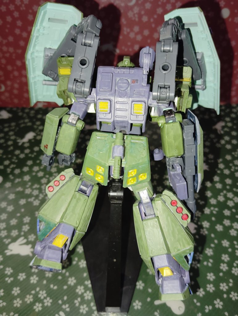 バックショットバックパックはMGジムキャノンのものから、腰にビームサーベルが一本装備。何故ですかね、フルアーマー化しようって思うと沢山シールド持ってくるんですよね。まぁ、TB版ジムの面影があって良いですけどね。