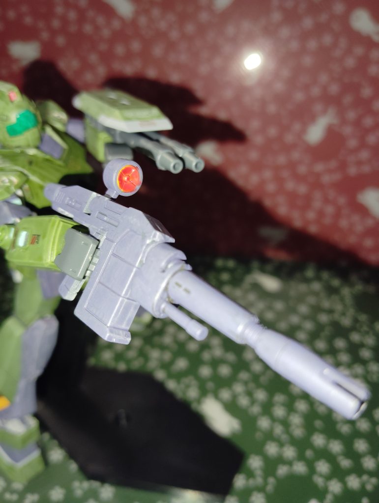 ビームライフルは二連装BRの銃身を外して単包バレルをつけたもの外した銃身は左腕に装備、結構これ気に入ってます。