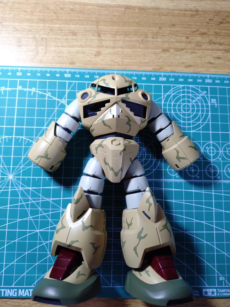 迷彩塗装　1色目が終わったところ。