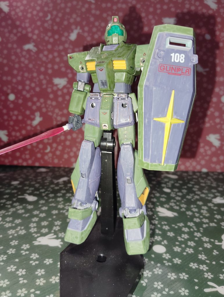 バックパックからシールドを持ってこれば素体でも使えます。