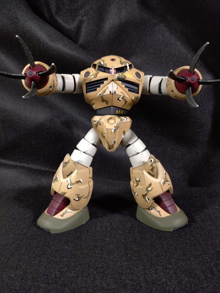 ポピュラーではないかもしれませんが、本作はクローを4本にしました。先鋭化はしてませんが、エッジはまあまあ効かせてます。汚しを控え目にした分、シルバー剥げを目立たせたかったので😁