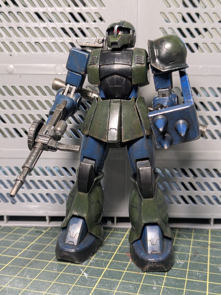 本来の色よりダークな感じに仕上げたいと思い、黒立ち上げからの多色重ね塗りをしました。😃 ①サフ筆塗り