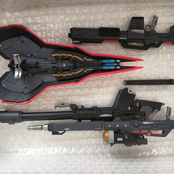 念願のMGサザビーを購入👍時間取れないので亀のスピードで丁寧に作成します。まずは調色と武器作成から。（2枚目）