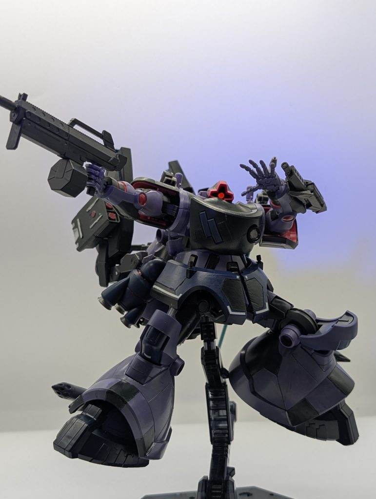 追加に境界戦機の武器パーツからサブマシンガンとアームランチャーを取り付けました。