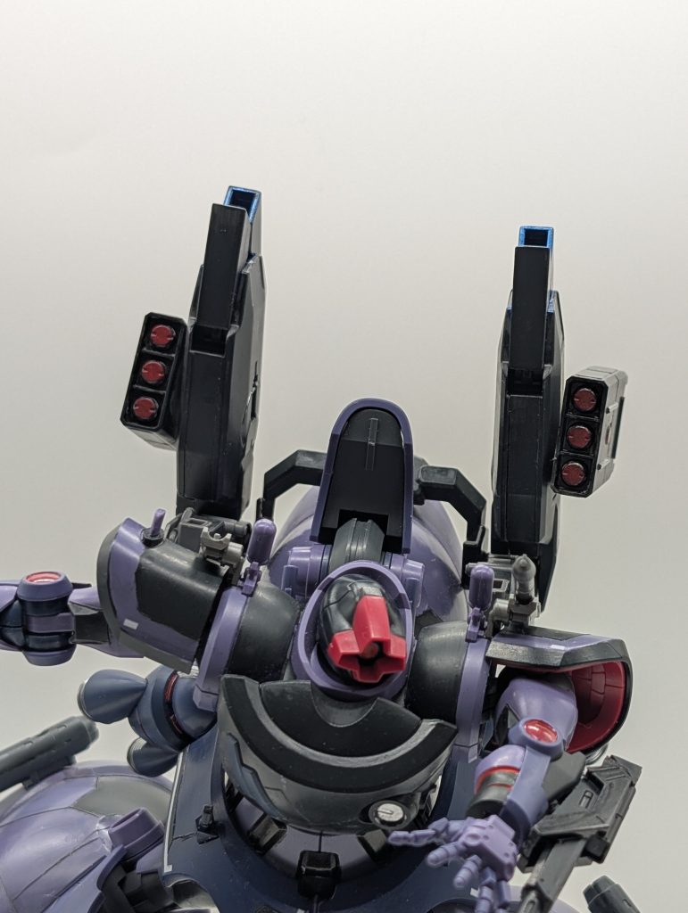 追加スラスターには3連ミサイルランチャーを取り付けてます。