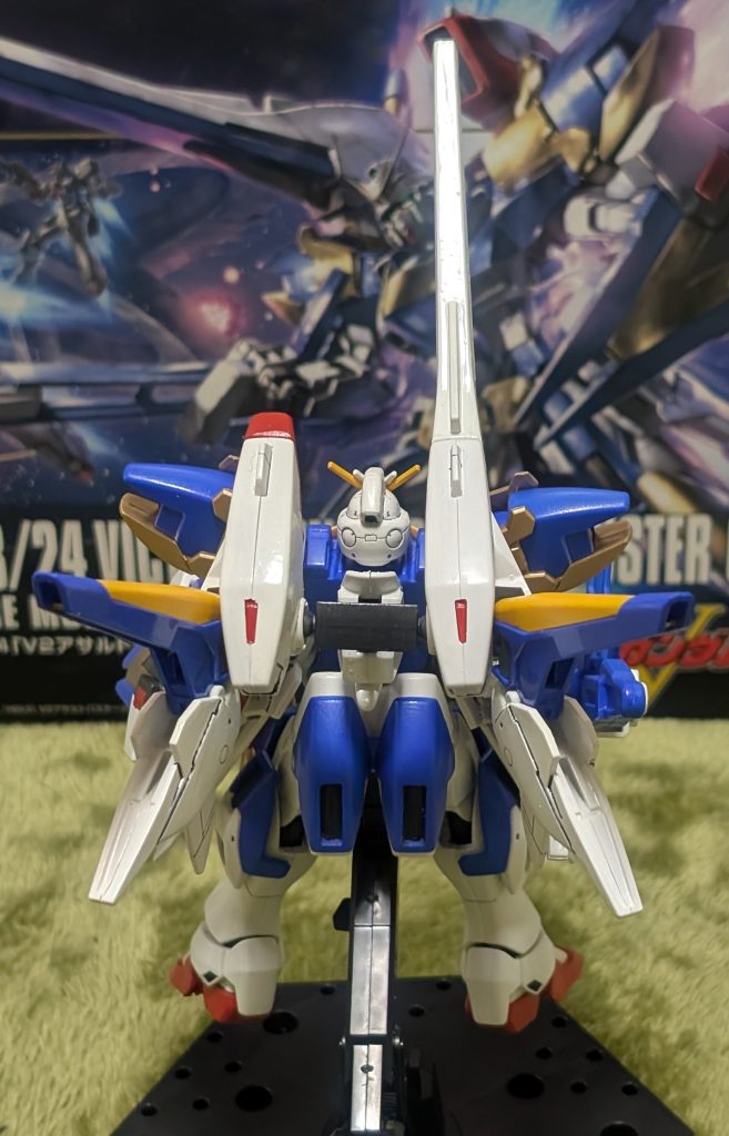 背面見えてませんが、ミノフスキードライブ部の金色塗装も行っています。