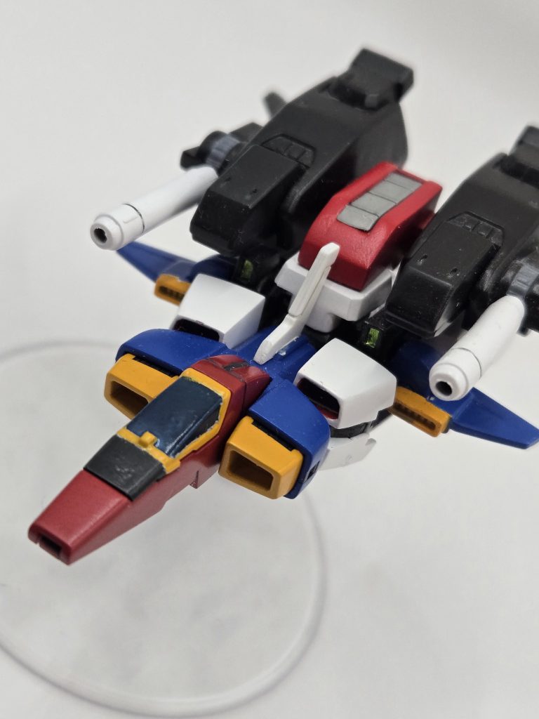 このサイズでダブルキャノン用のスコープが太もも裏にきちんと造形されていたので付属のシールを貼ってあります。