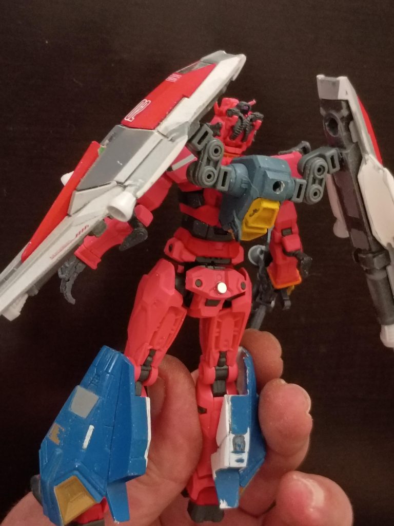 これが私の「レッド・ガンダム」プロジェクトです。当初はフルアーマー仕様にカスタムするつもりでしたが、途中で計画を変更しました。そこで、高機動型アーマーの装備構成にすることに決めました。