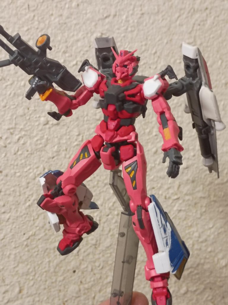 脚部の装甲は、HGBF『ライトニングゼータ』のものです。自然にフィットさせ、見た目を良くするために、プラ板を使った工作が必要でした。