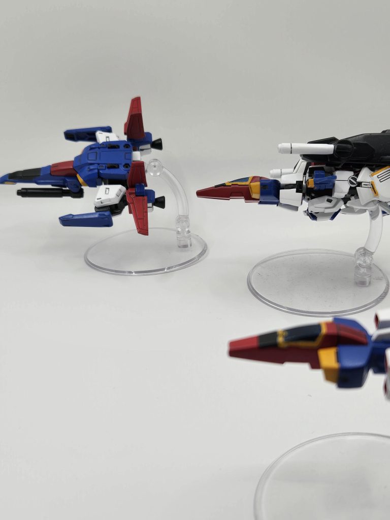 オープニングの一場面を再現してみました、、、3箱買わなければいけないとはいえ、各機おもちゃ感が少なく簡単に組めるのが魅力だと思います。