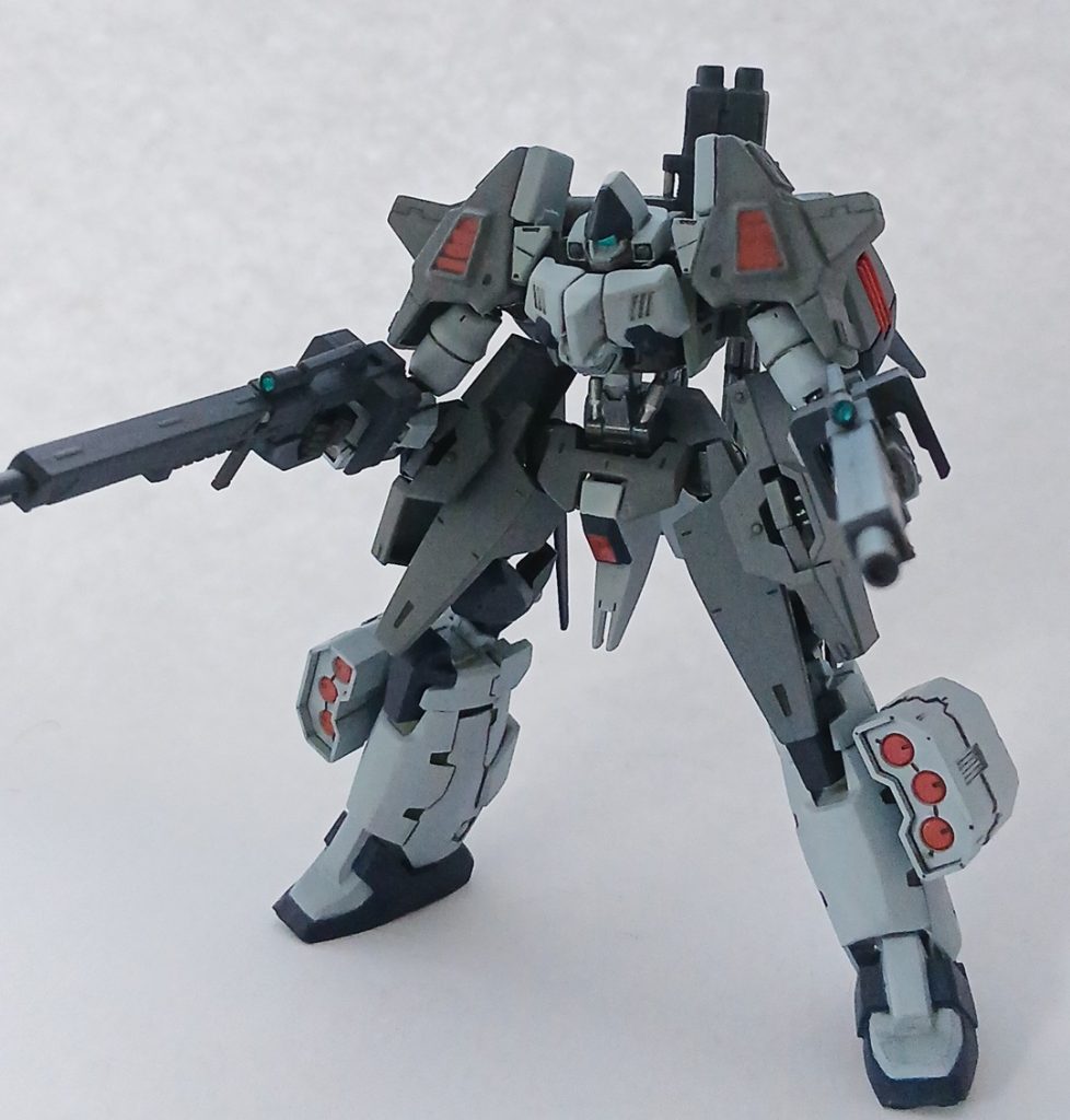 武器はライフル×2とミサイルポッド×2