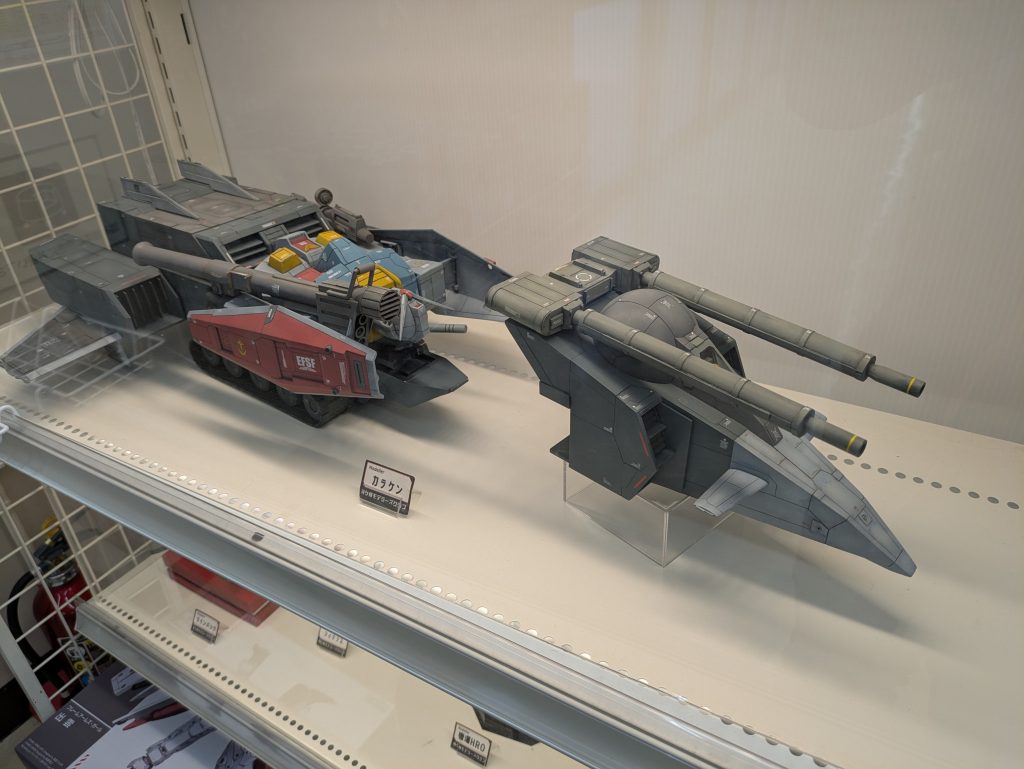 作品名：1/60 Gアーマーを観てきました(^^♪<p>オラザク選手権銅賞入賞したGアーマーを長野県駒ヶ根市にあります三洋堂書店に展示されています。旧キットガンダムも格納庫されてました。フルスクラッチ半端無い💦変態ですね(^_^;)</p>
