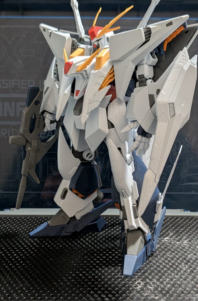 素組みの状態正直、これはこれで統一感あって好きなんですよね〜。元々はこのまま素組みの予定だったんですけど、やっぱりこだわりたくなってしまいました💦今回は以上になります！私事ですが、4月に結婚することになりまして、住まいが変更になることから、暫くガンプラは作れなくなるかなぁと思います…😂お相手は構わないと言ってくれてるんですが、ガンスタに投稿するほどドップリだとは思っていないでしょう。なんたって実家の一室丸々、模型店状態ですからねぇ…ではここまでご覧下さり、ありがとうございました！なるべくプラモは作っていくようにします！💪