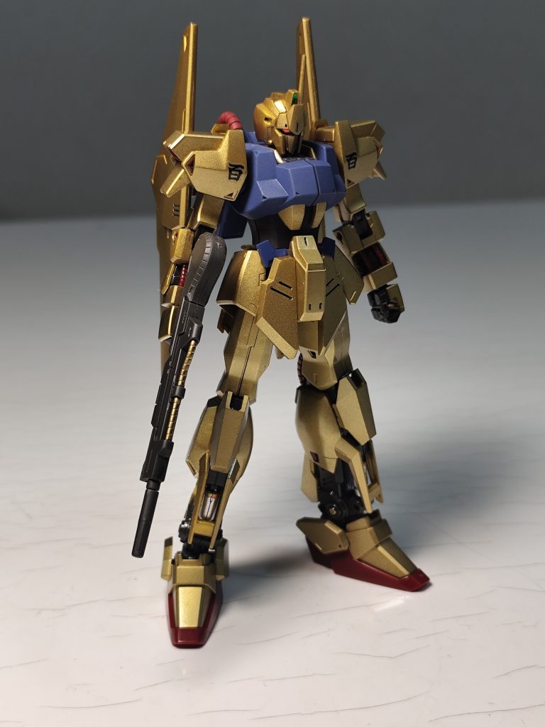 メインカメラのシールは迷いに迷いデュアルアイにしました。