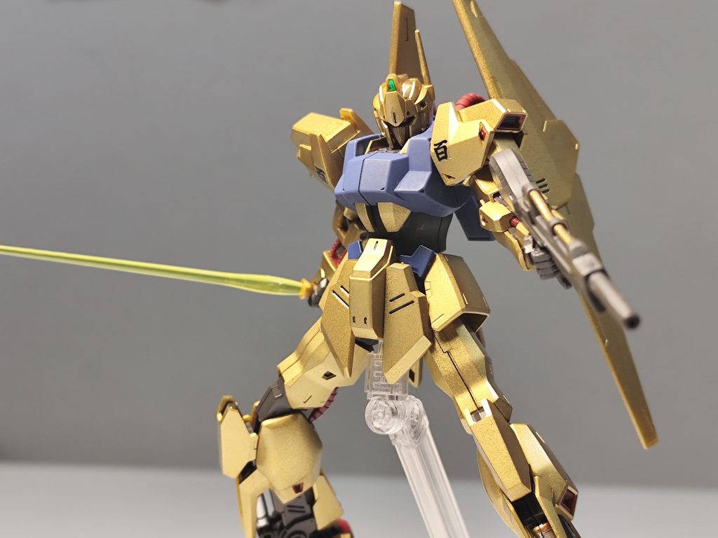 シールドなど不要。ビームは機動性で回避する。凄いコンセプトだw