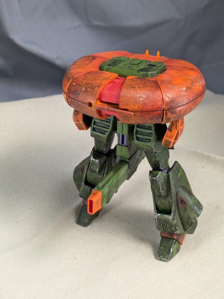 スードリの格納庫ではもっと脚は畳んでましたね。