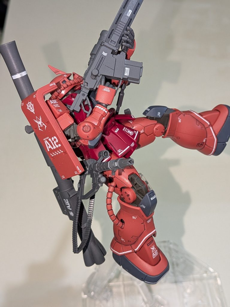 バズーカもバックパックに装着出来て、カッコイイですね。