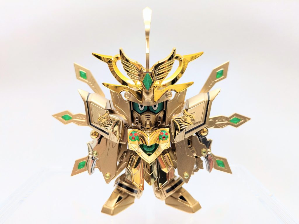 前作の完成品をそのまんまゴールド塗装する予定でしたが、もったいないわ芸が無いわで考え直し、まるまるもう１キット追加制作することに。どうせなら複製ではなく一部のデザインを変えたいと欲が出てこのかたちに着地しました。前作の號斗がさらにパワーアップした姿、という設定です。