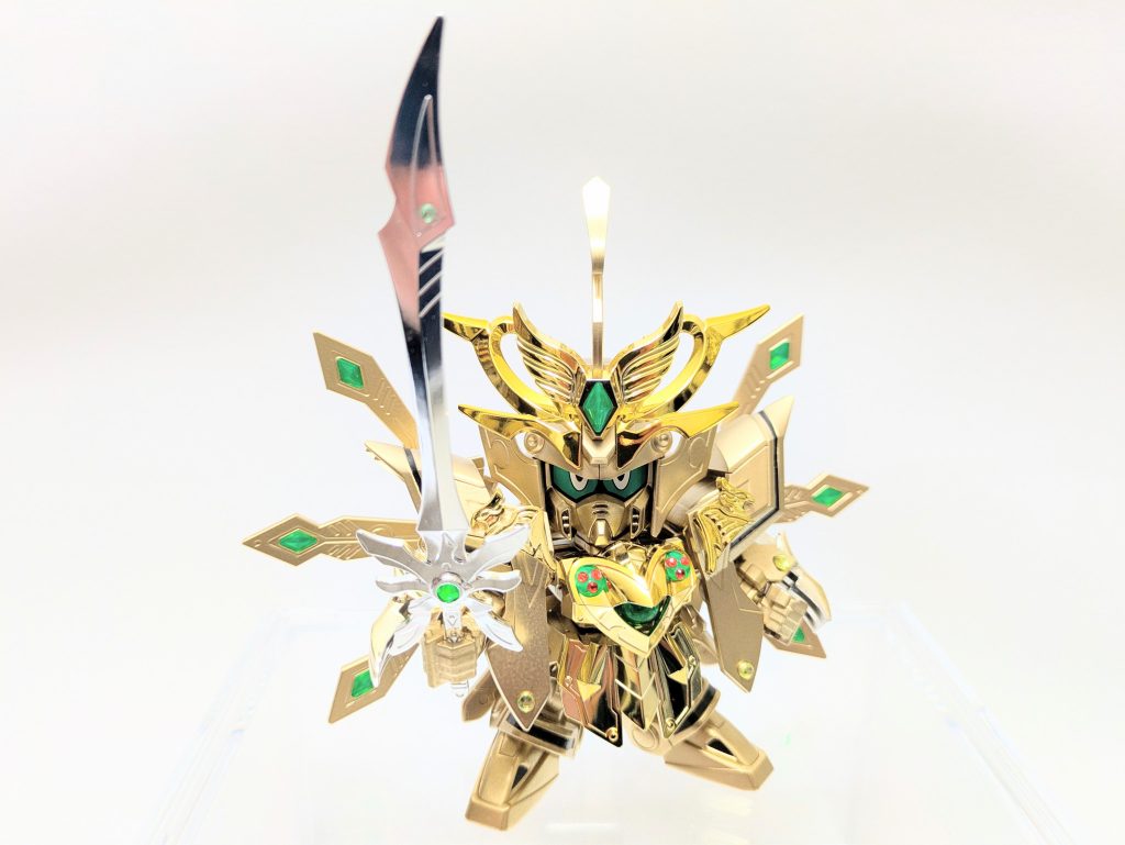 石破天驚剣上のパワーアップした爆烈刀と熱破刀が融合し、究極の力を宿した大剣として具現化した流派東方不敗最大最強の奥義。という設定です。銀メッキの刀身がゴールドの身体に映えます。