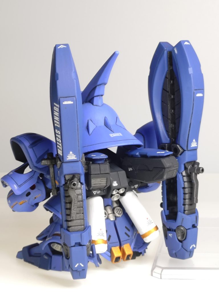 ロングホーンファンネル装備青1…エアリアルブルー青2…エアリアル改修型ブルー黒…ミッドナイトブルーその他スターブライト3色でフレーム塗装してシンプルに塗り分け。白デカールでディティールアップ、センサーはメッキシールにUVレジンコーティングしました。