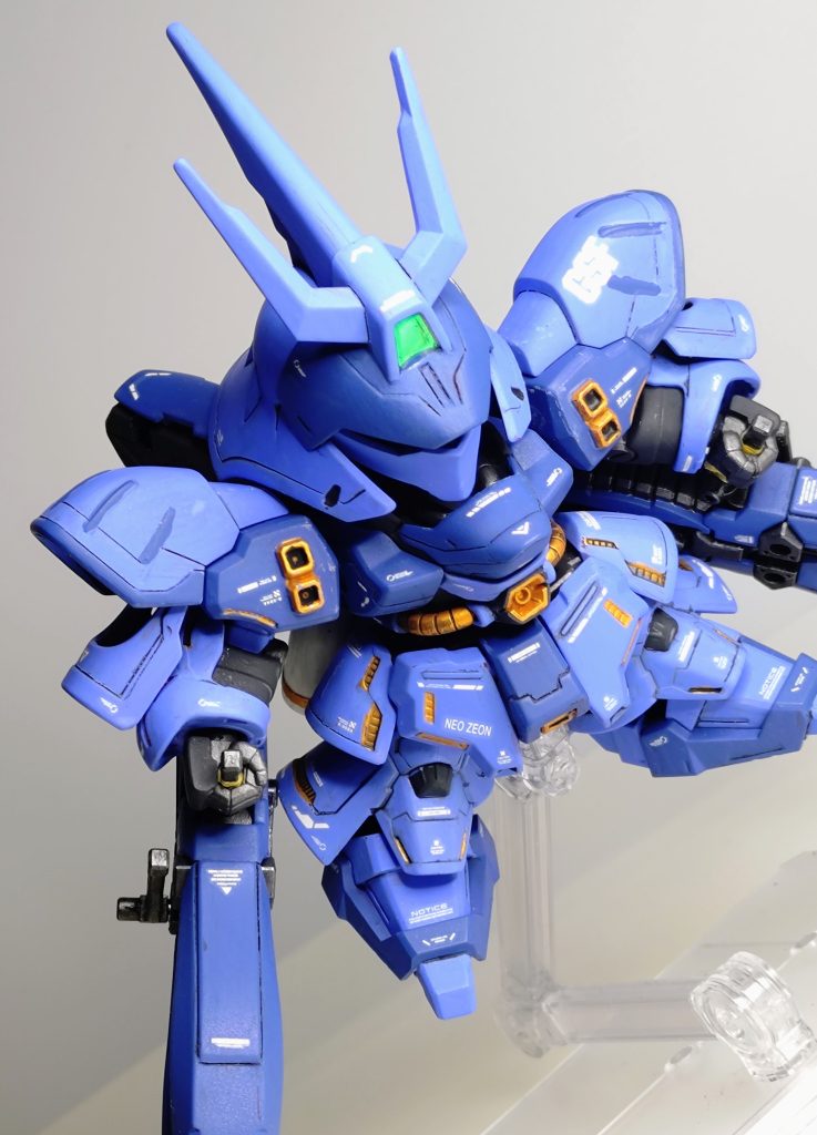 ロングホーンファンネル目玉の主武装。SDのサガでろくに可動できないためポージングは少なめ。加えてグリップがゆるゆるなので持たせるときはクリアランスをマステで埋めてます。